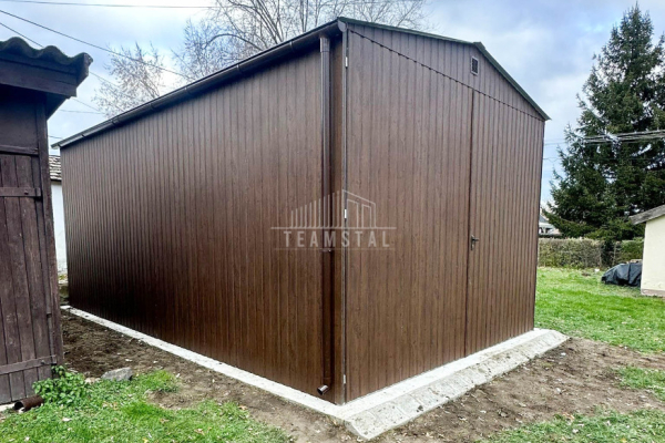 Ogłoszenie - Garaż blaszany 4x6m - brama dwuskrzydłowa - drzwi - ciemny orzech - drewnopodobny - dach dwuspadowy TS1018 - Malbork - 10 400,00 zł