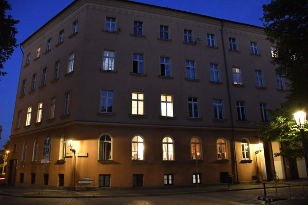 Ogłoszenie - pokój w 3-pokojowy, przestronnym w centrum miasta na Ostrowie Tumskim, 74m2 - Wrocław - 1 600,00 zł