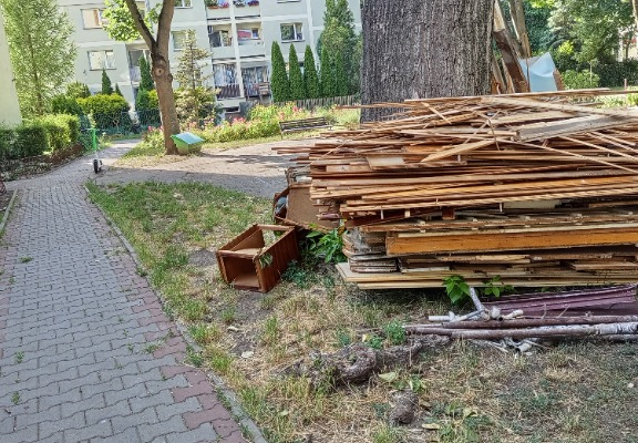 Ogłoszenie - Oddam drewno wraz z schodami - Warszawa