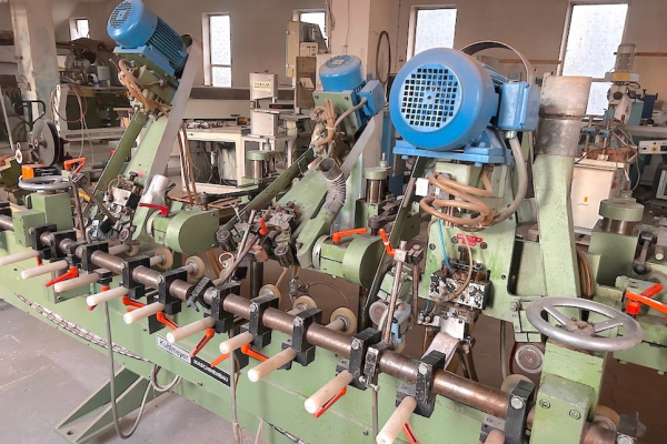 Ogłoszenie - Szlifierka STEMAS do listew profilowych itp. z powrotem materiału - Wadowice - 11 900,00 zł