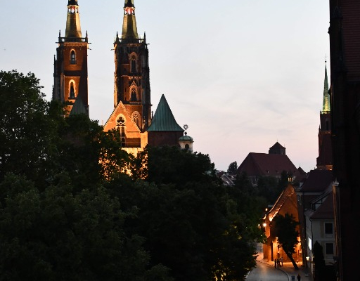 Ogłoszenie - pokój w 3-pokojowy, przestronnym w centrum miasta na Ostrowie Tumskim, 74m2 - Wrocław - 1 600,00 zł