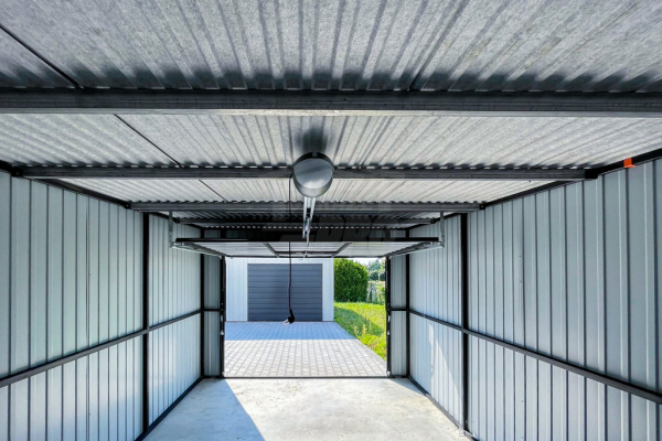 Ogłoszenie - Rząd garaży 28x5,5m - 7x bramy uchylne - biały - antracyt - dach spad w tył  GP489 - Katowice - 47 500,00 zł