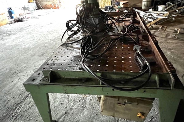 Ogłoszenie - Prasa hydrauliczna SIEVERS do klejenia konstrukcji - łuków z drewna - Wadowice - 15 900,00 zł