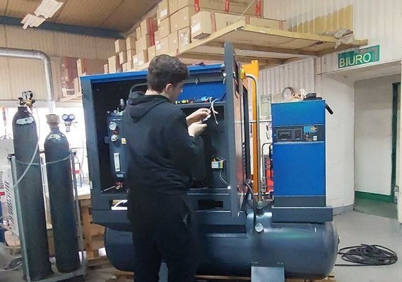 Ogłoszenie - Sprężarka śrubowa Weni 20HP, kompresor 16bar od ręki - Promo! - Nysa - 29 900,00 zł