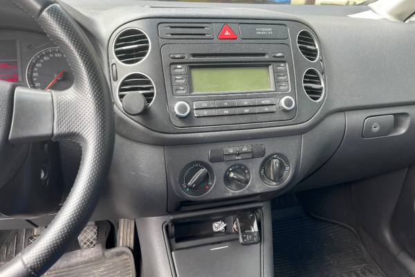 Ogłoszenie - Syndyk sprzeda samochód Volkswagen Golf z 2006 roku - Kraków - 10 000,00 zł