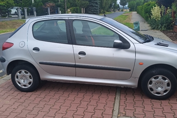 Ogłoszenie - Sprzedam auto. Zdjęcie 2