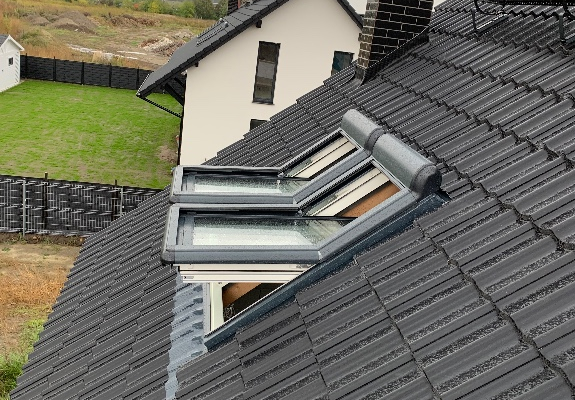 Ogłoszenie - Montaż okien dachowych FAKRO / VELUX / ROTO. Wrocław i okolice. Zdjęcie 1