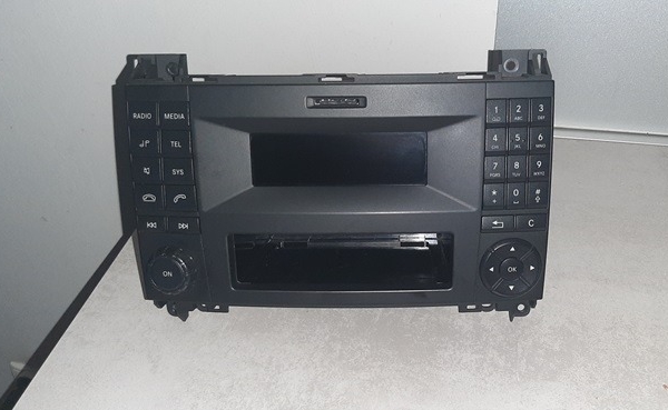 Ogłoszenie - RADIO (OEM - A4479008905) - VITO W447. Zdjęcie 1