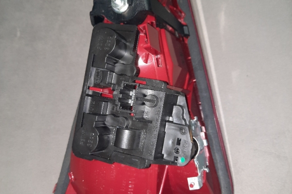 Ogłoszenie - Sprzedam: oryginalna lampa (prawy tył ) Audi A4 B8 (Sedan). Zdjęcie 4