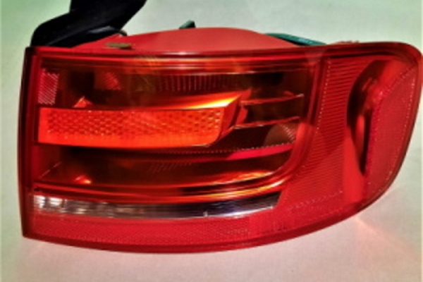 Ogłoszenie - Oryginalna lampa - prawy tył Audi A4 B8 (Sedan). Zdjęcie 1