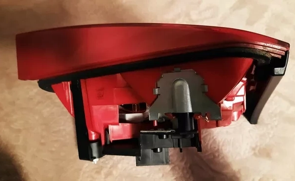 Ogłoszenie - Tylna prawa lampa LED do Audi A4 B8. Zdjęcie 2