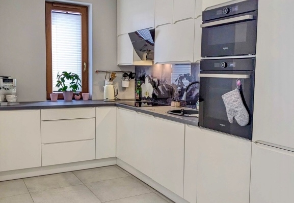 Ogłoszenie - Nowoczesne i przestronne 3 pokojowe mieszkanie z balkonem. Zdjęcie 1