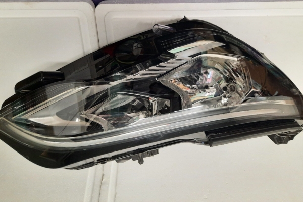 Ogłoszenie - Polecam -Lampa przednia prawa Peugeot 3008 i5008 II 2016-2021. Zdjęcie 1
