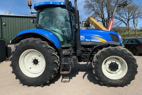 Ogłoszenie - Ciągnik rolniczy 2011 NEW HOLLAND T6070. Zdjęcie 1