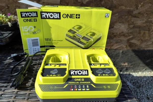Ogłoszenie - Ładowarka 2-portowa RYOBI ONE+, 18V. Zdjęcie 2