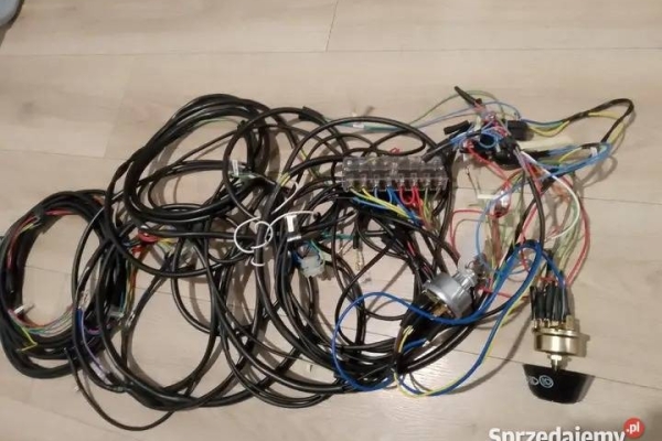 Ogłoszenie - Instalacja elektryczna  T 25 Vladimirec kpl. ze stacyjką od C 360. Zdjęcie 2