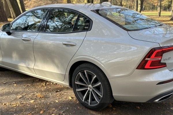 Ogłoszenie - Volvo S60 III 2.0 S 60 T6 AWD 310 KM MOMENTUM PRO. Zdjęcie 2