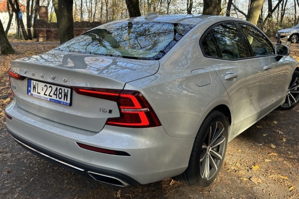Ogłoszenie - Volvo S60 III 2.0 S 60 T6 AWD 310 KM MOMENTUM PRO. Zdjęcie 3