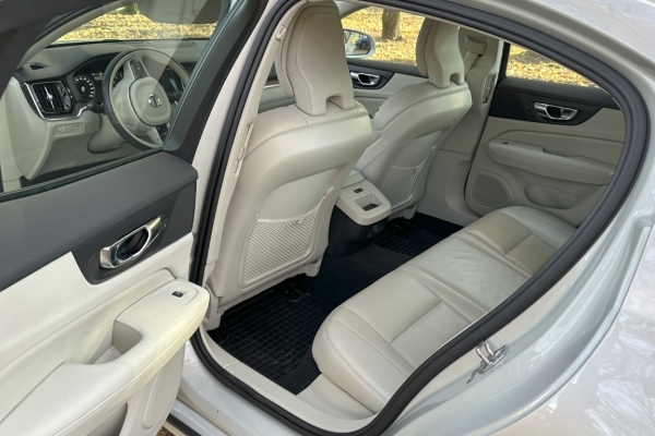 Ogłoszenie - Volvo S60 III 2.0 S 60 T6 AWD 310 KM MOMENTUM PRO. Zdjęcie 6