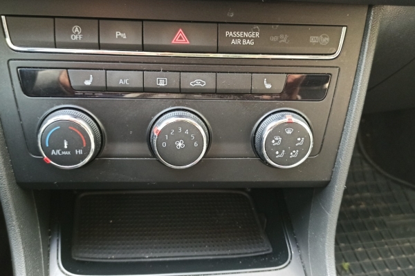 Ogłoszenie - Seat Leon Kombi 1.2,  130 KM, 2019. Zdjęcie 6