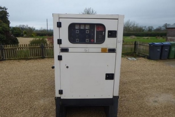 Ogłoszenie - Generator diesla 100 KVA - 2005 FG WILSON  PERKINS ENGINE. Zdjęcie 4
