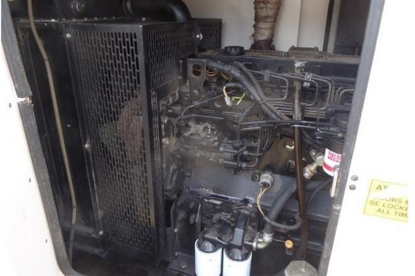 Ogłoszenie - Generator diesla 100 KVA - 2005 FG WILSON  PERKINS ENGINE. Zdjęcie 10