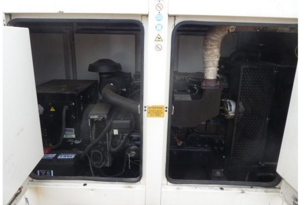 Ogłoszenie - Generator diesla 100 KVA - 2005 FG WILSON  PERKINS ENGINE. Zdjęcie 8