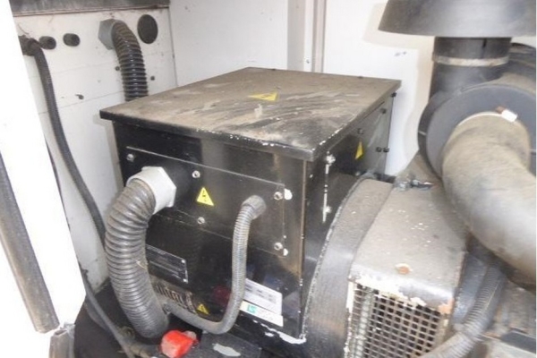 Ogłoszenie - Generator diesla 100 KVA - 2005 FG WILSON  PERKINS ENGINE. Zdjęcie 9