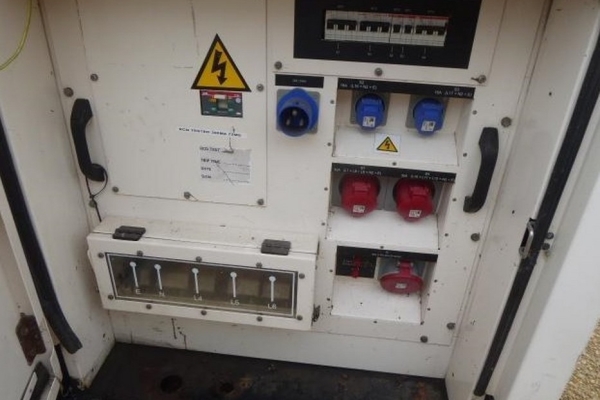 Ogłoszenie - Generator diesla 100 KVA - 2005 FG WILSON  PERKINS ENGINE. Zdjęcie 6