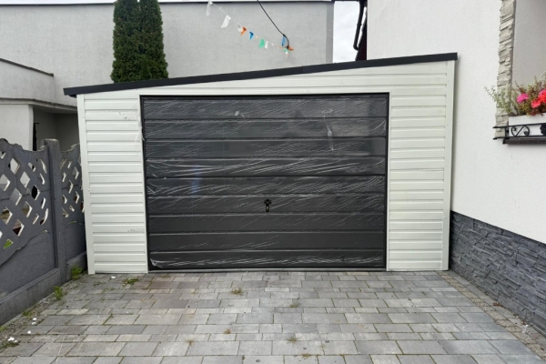 Ogłoszenie - Blaszany Garaż 4x5m – Biały RAL + Grafit, Dach Spad na bok, Brama uchylna. Zdjęcie 3