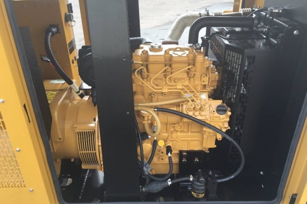 Ogłoszenie - Generator diesla 13,5 KWA Caterpillar DE13.5E3. Zdjęcie 6