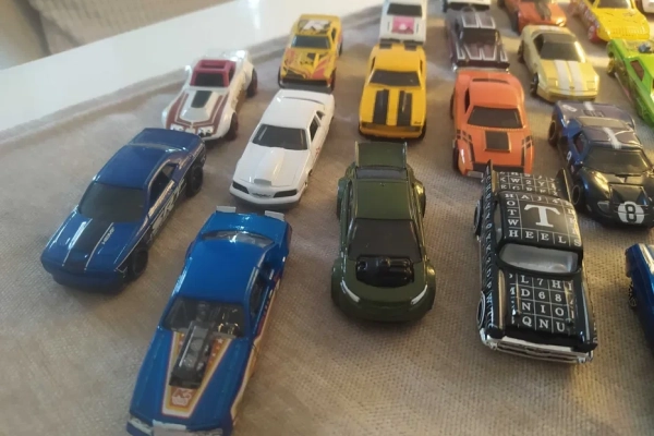 Ogłoszenie - 43 nowe modele Hot Wheels bez opakowań. Dużo rzadkich modeli.. Zdjęcie 3