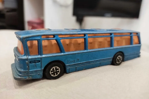 Ogłoszenie - Dinky Toys. Made in England. Viceroy Coach 37. Model autobusu.. Zdjęcie 1