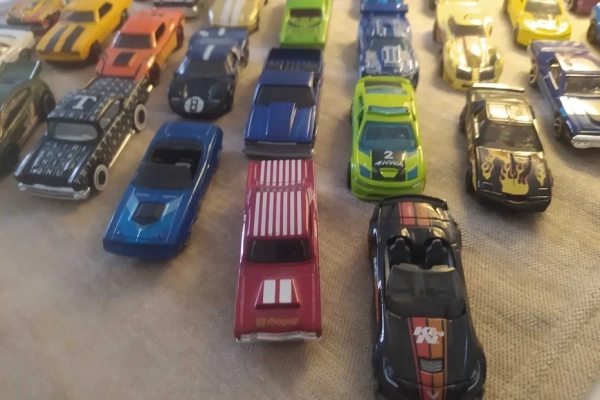 Ogłoszenie - 43 nowe modele Hot Wheels bez opakowań. Dużo rzadkich modeli.. Zdjęcie 4