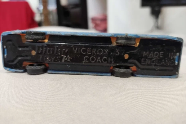 Ogłoszenie - Dinky Toys. Made in England. Viceroy Coach 37. Model autobusu.. Zdjęcie 7