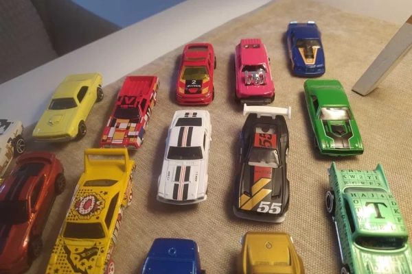 Ogłoszenie - 43 nowe modele Hot Wheels bez opakowań. Dużo rzadkich modeli.. Zdjęcie 8