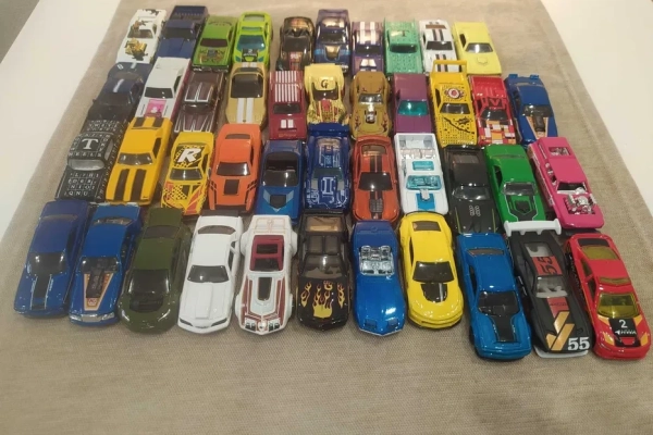 Ogłoszenie - 43 nowe modele Hot Wheels bez opakowań. Dużo rzadkich modeli.. Zdjęcie 1