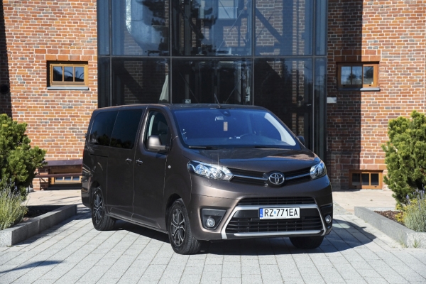 Ogłoszenie - LuxuryTour Rzeszów – Przewóz osób w segmencie Business & VIP. Zdjęcie 5