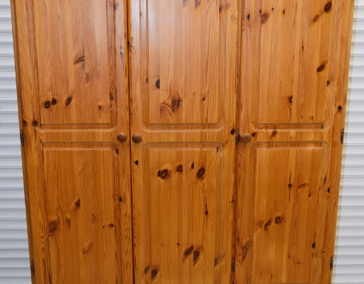 Ogłoszenie - szafa z drewna sosnowego - jak nowa. Zdjęcie 1