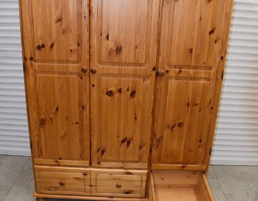 Ogłoszenie - szafa z drewna sosnowego - jak nowa. Zdjęcie 3