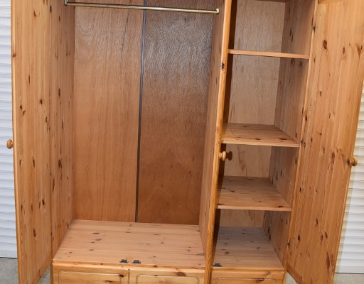 Ogłoszenie - szafa z drewna sosnowego - jak nowa. Zdjęcie 6