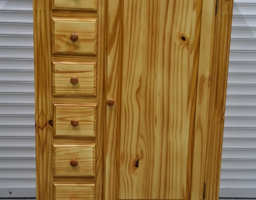 Ogłoszenie - komoda z drewna sosnowego - jak nowa. Zdjęcie 1