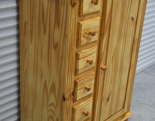 Ogłoszenie - komoda z drewna sosnowego - jak nowa. Zdjęcie 2