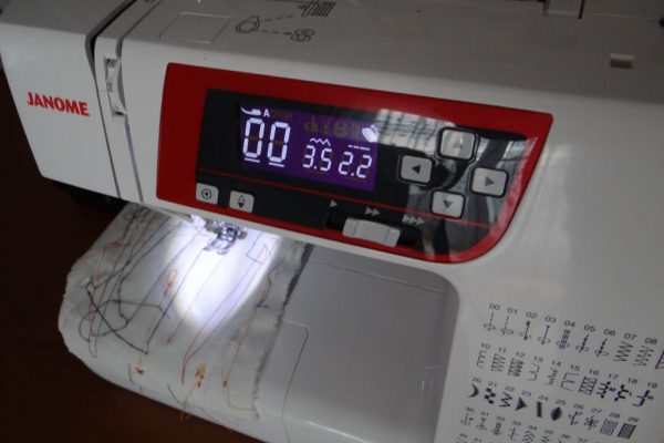 Ogłoszenie - Maszyna  do szycia  Janome  603  używana  prawie  jak  nowa .. Zdjęcie 1