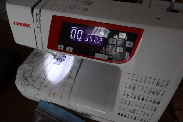 Ogłoszenie - Maszyna  do szycia  Janome  603  używana  prawie  jak  nowa .. Zdjęcie 3