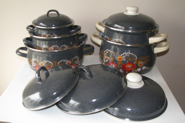 Ogłoszenie - Solidne czeskie garnki emaliowane z czasów PRL z pokrywkami  komplet 5 garnków. Zdjęcie 1