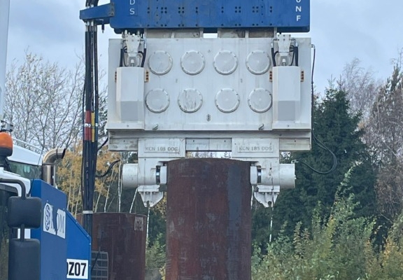 Ogłoszenie - Oferta dotyczy najmu wibromłota SVR 120NF, zasilacz hydrauliczny. Zdjęcie 3