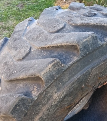 Ogłoszenie - Sprzedam opony budowlane 12.5/80-18. Zdjęcie 2