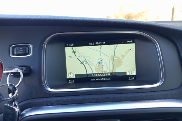 Ogłoszenie - Sprzedam Volvo V40 z oszczędnym ale mocnym silnikiem 2.0, 190KM. Zdjęcie 7