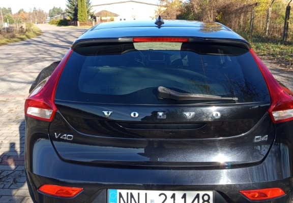 Ogłoszenie - Sprzedam Volvo V40 z oszczędnym ale mocnym silnikiem 2.0, 190KM. Zdjęcie 2